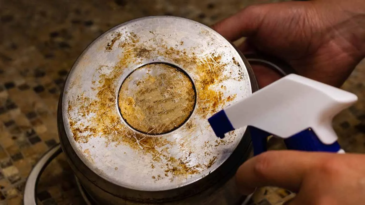 Wie man angebrannte Töpfe wieder sauber kriegt, effizient und umweltfreundlich